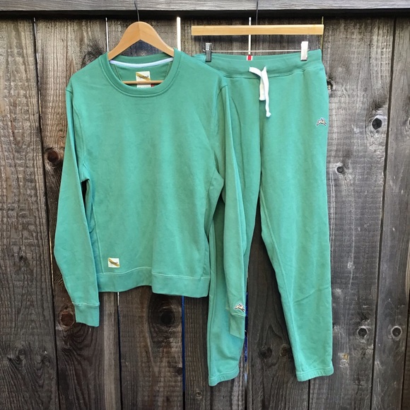 Tracksmith Other - Tracksmith New England green crewneck sweatpants sweatsuit mens medium small